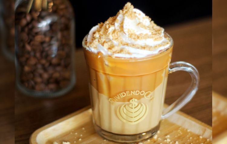 Prove ou leve pra casa os Cafés Especias Torrados aqui mesmo, lanches e bebidas preparados na hora em nossa cafeteria. 20% OFF em qualquer item!